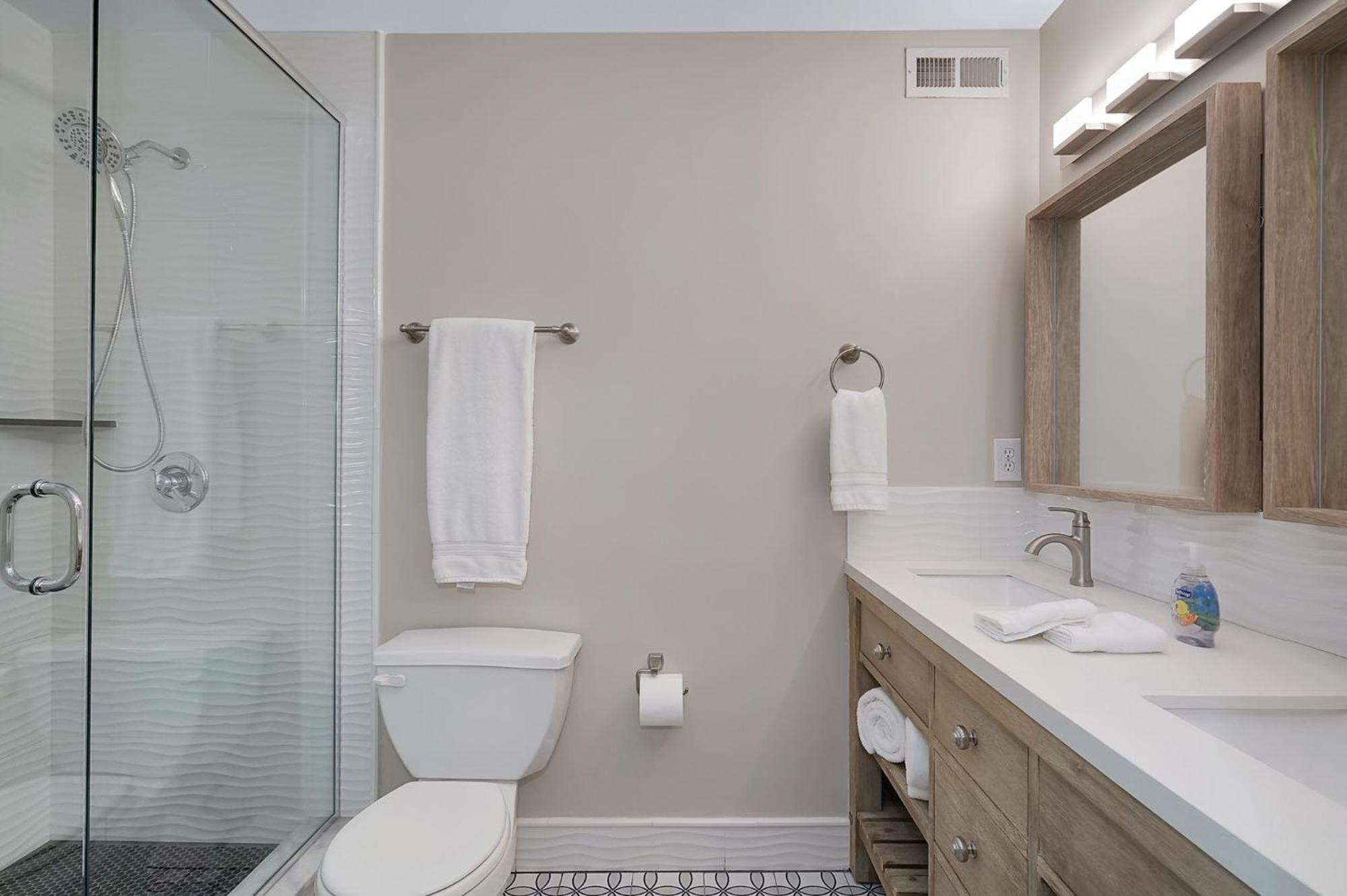 Lux Townhouse, Walk To All, Sleeps 6 Adults Λούισβιλ Εξωτερικό φωτογραφία