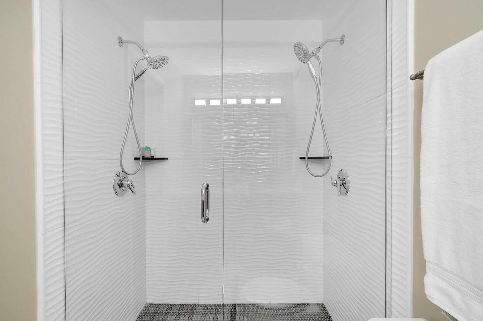 Lux Townhouse, Walk To All, Sleeps 6 Adults Λούισβιλ Εξωτερικό φωτογραφία